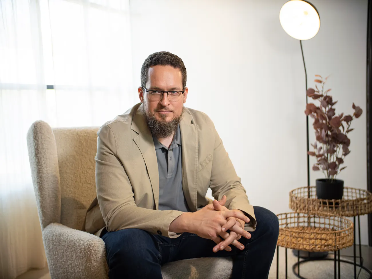Muhammad Kasprowicz in a relaxed seated portrait.